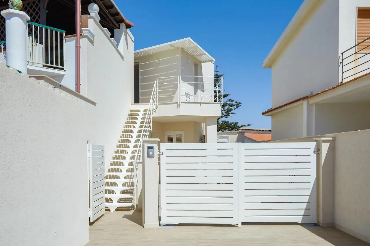 House On The Beach - Isulatravel Ispica Italy
