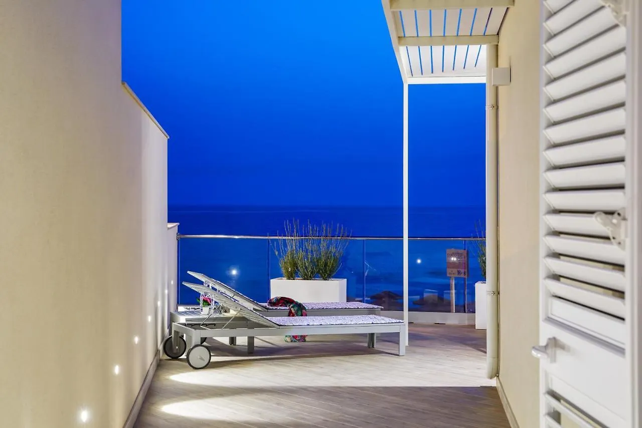 House On The Beach - Isulatravel Ispica